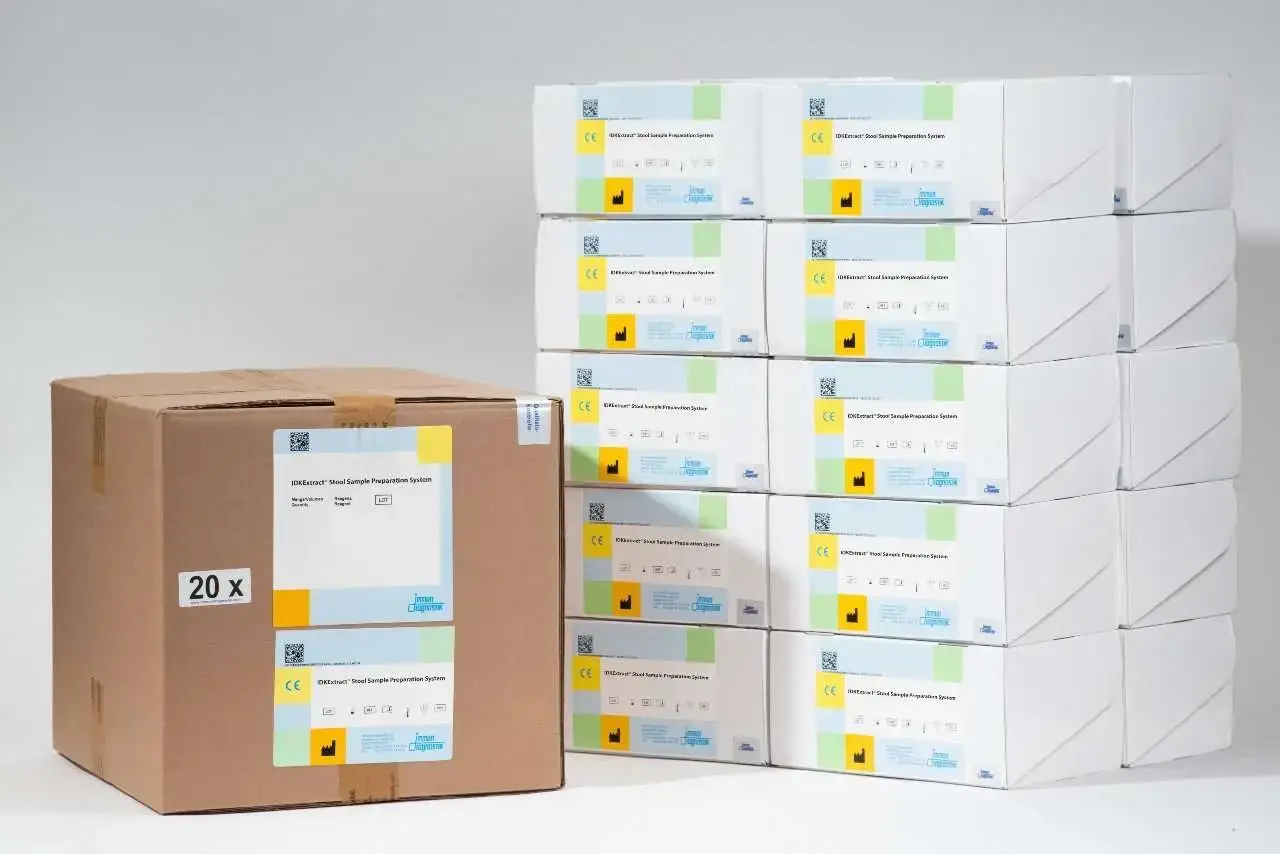 The IDKExtract® Stool Collection Tubes Bulk Pack (2000 count) placed next to 20 regular kits.