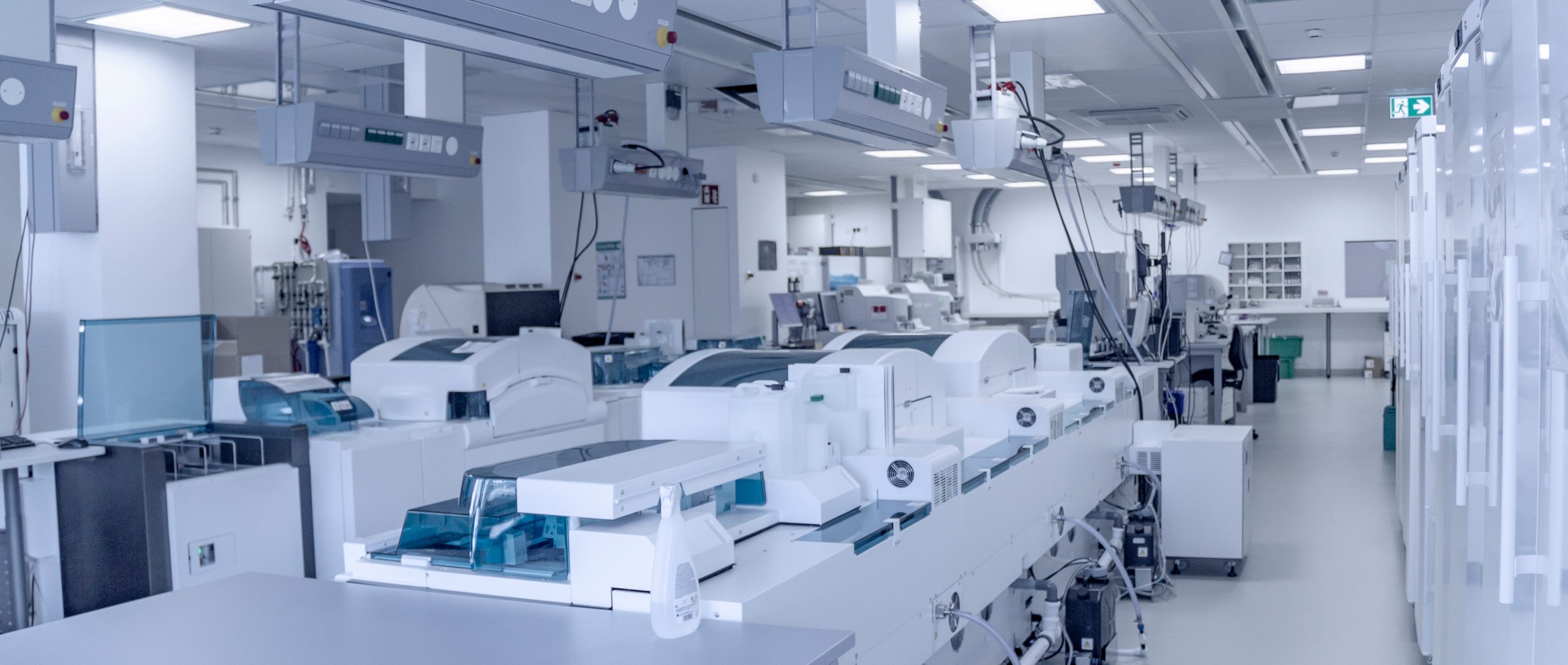 shutterstock_1276886068 A clean and empty laboratory.